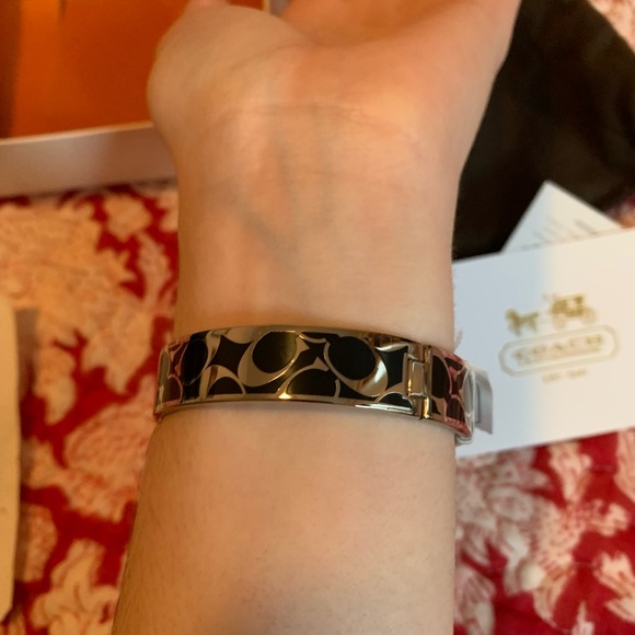Coach Hinge Bangle - A Classic Bracelet! Never Worn. Enamel black and silver. - Picture 7 of 10